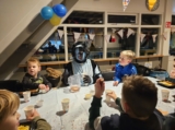 Sinterklaasfeest bij S.K.N.W.K. voor JO7-1 van vrijdag 1 december 2023 (126/180)